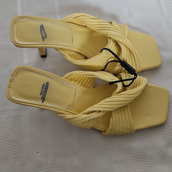 Yellow Women's Shoes - Picture 10 of 16